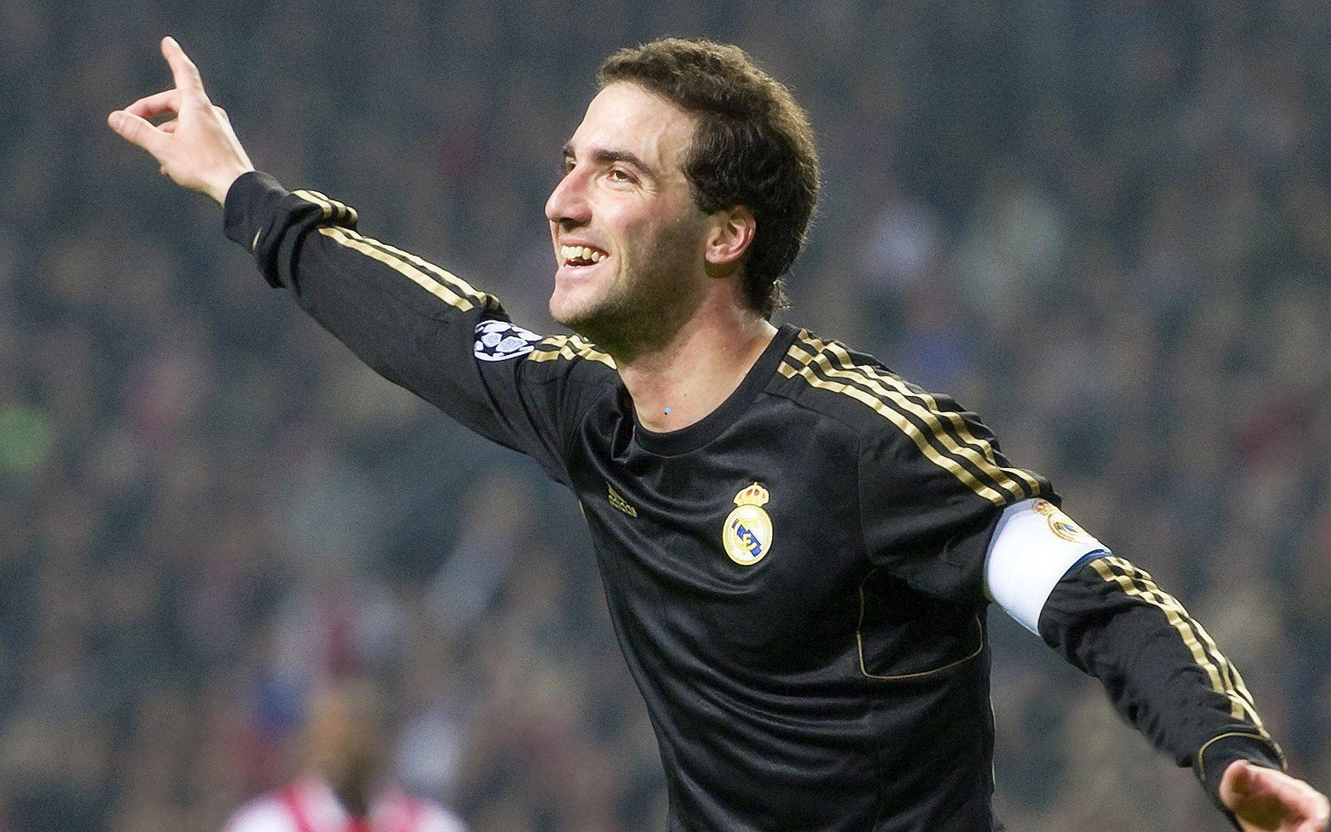 【 爱游戏官网】沙特豪门利雅得新月官方宣布签约意甲佛罗伦萨后卫巴勃罗-马里